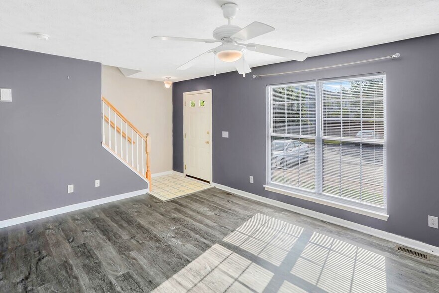 Building Photo - 213 Copperfield Ln