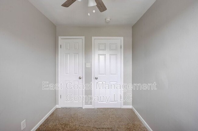 Building Photo - 2233 Graythorn Rd