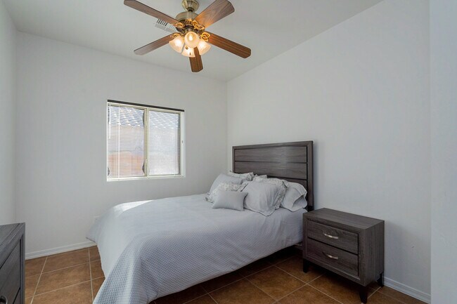 Building Photo - 5109 N Pelican River Way