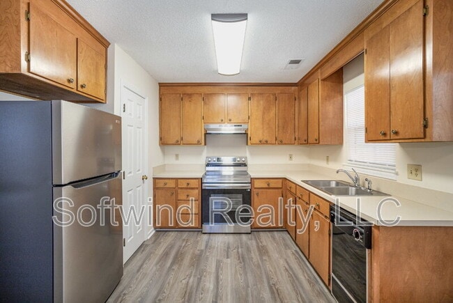 Building Photo - 290 South Cir NW