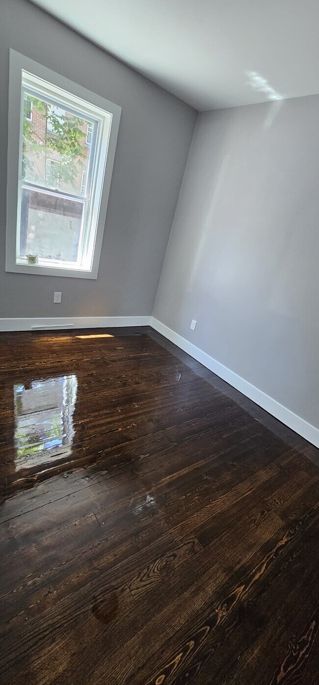 Building Photo - 10 Grant Ave