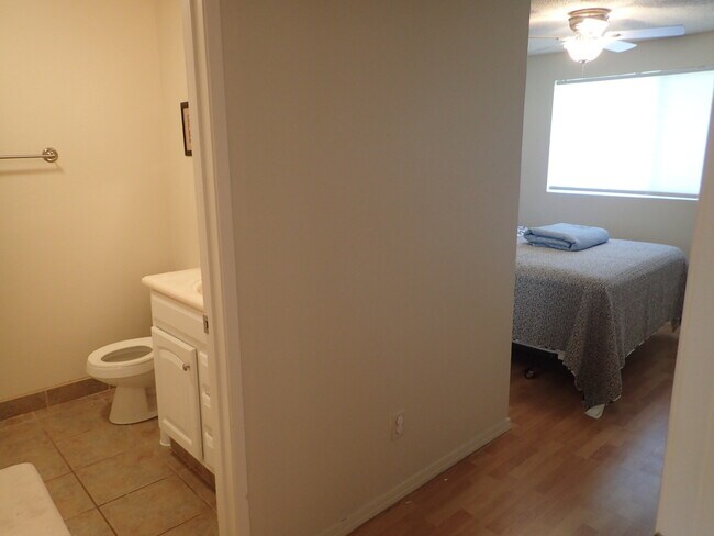 Building Photo - BEAUTIFUL FURNISHED 2bed/2Bath KIHEI SHORE...