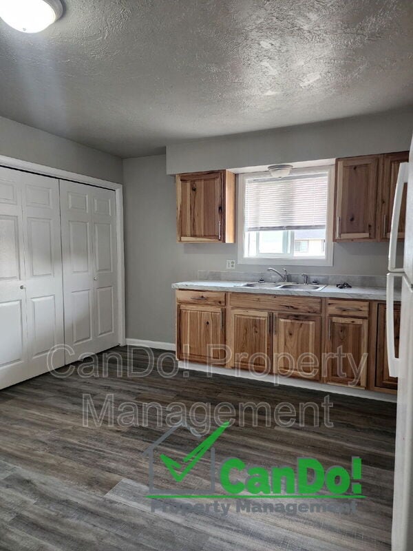 Building Photo - 225 Carol Dr