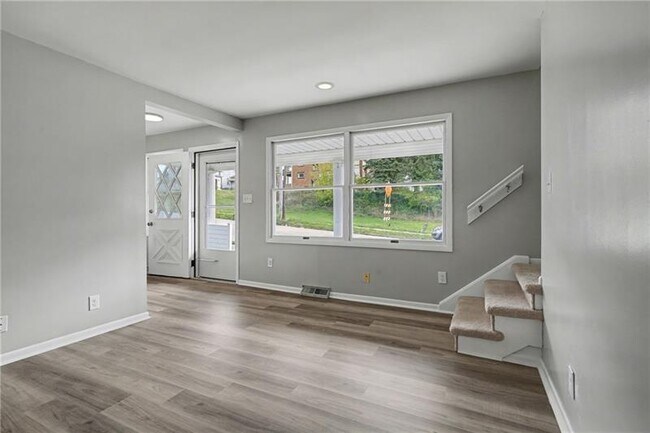 Building Photo - 841 E Lutton St