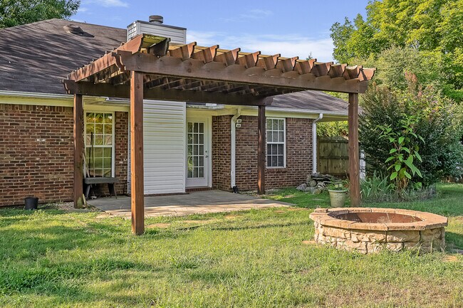Building Photo - 103 Winding Trail
