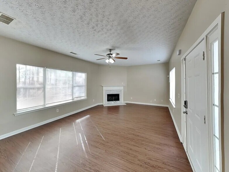 Building Photo - 4516 Swan Trce