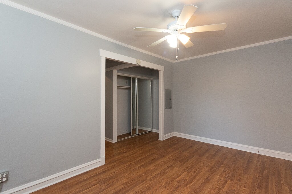 Building Photo - 3271 W Wrightwood Ave
