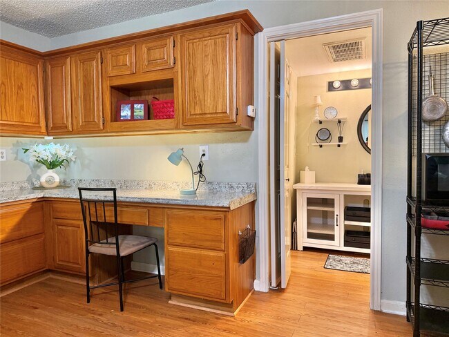 Building Photo - 1311 Antoine Dr