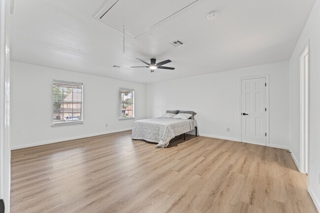 Building Photo - 15807 Crystal Brook Dr