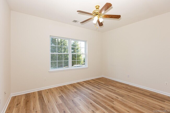 Building Photo - 975 Main St