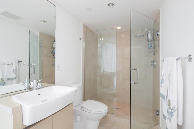 Building Photo - 200 S Biscayne Blvd