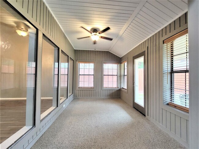 Building Photo - 13122 Waldemere Dr