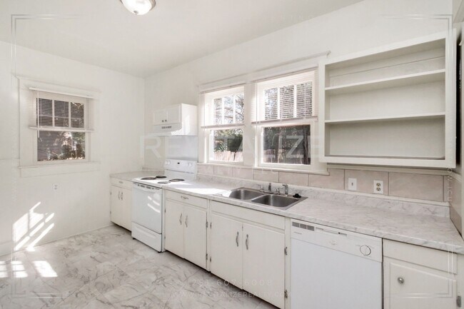 Building Photo - Charming Lower Midtown Cottage