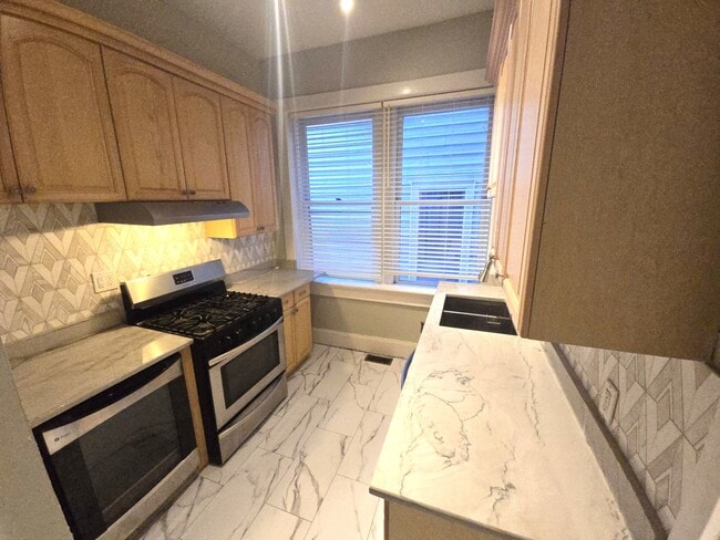 Building Photo - 800 Graydon Ave