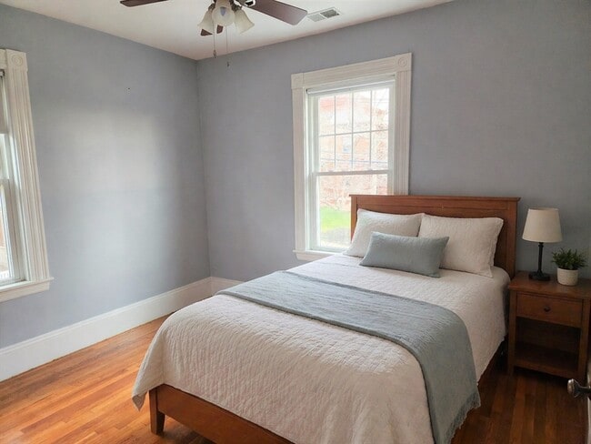 Building Photo - 128 Palfrey St