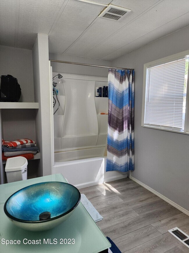 Building Photo - 388 MacArthur Cir