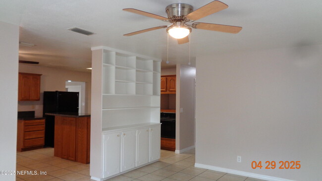 Building Photo - 1204 Crown Dr