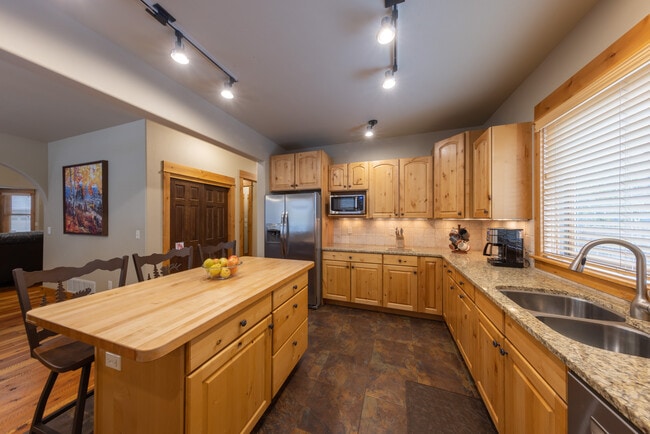 Building Photo - 1608 Gale Ct