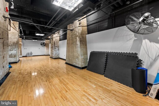 Building Photo - 1200 Steuart St