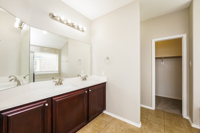 Building Photo - 1302 Havenrock Dr