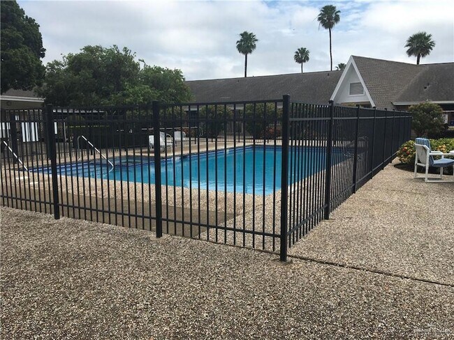 Building Photo - 700 Fern Ave W