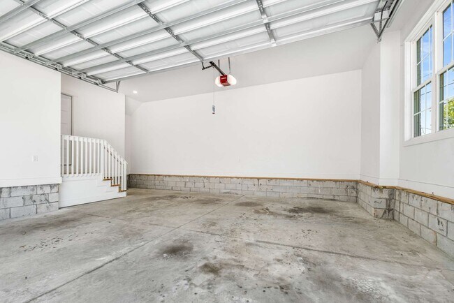 Building Photo - 6121 Neighborly Ave