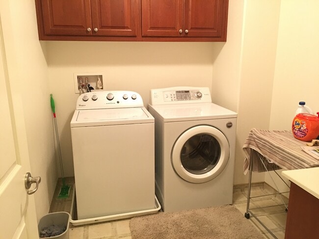 Building Photo - 3342 Park Ridge Dr