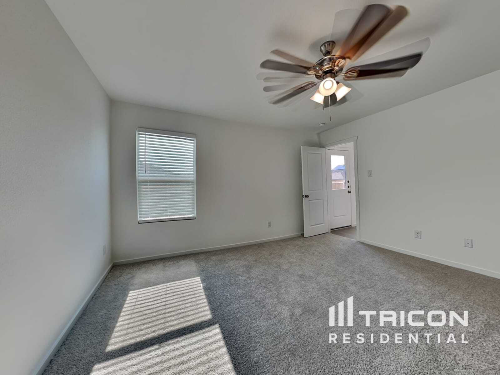 Building Photo - 823 Ponderosa Ln