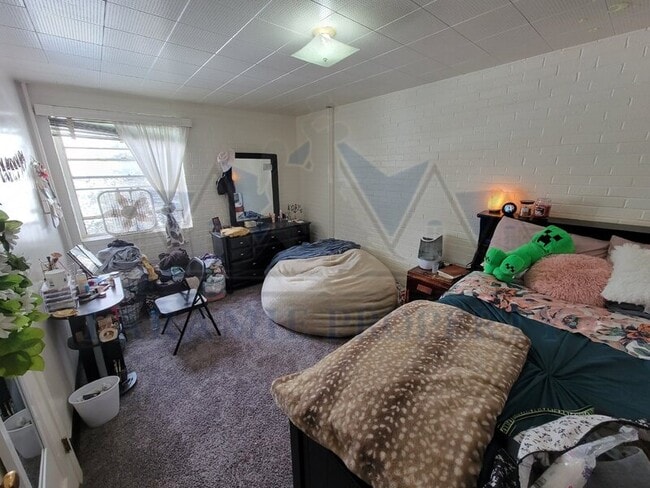 Building Photo - 309 S 10th St