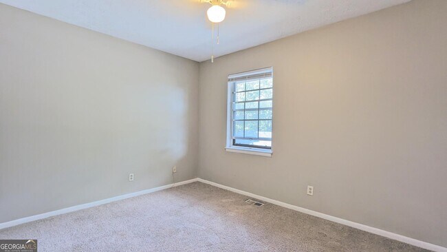 Building Photo - 1235 Riverside Dr