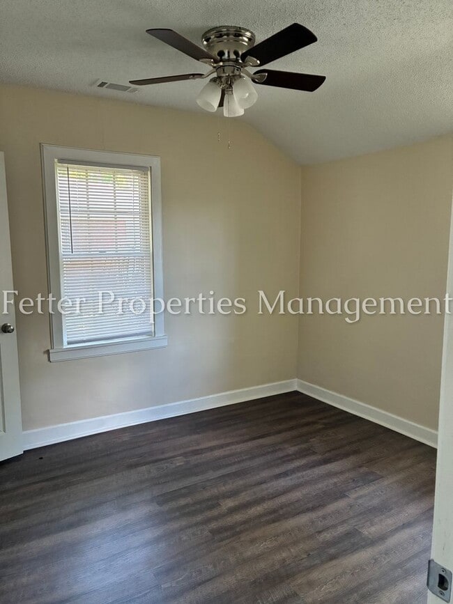 Building Photo - Summer Special! First Month's Rent Free!
