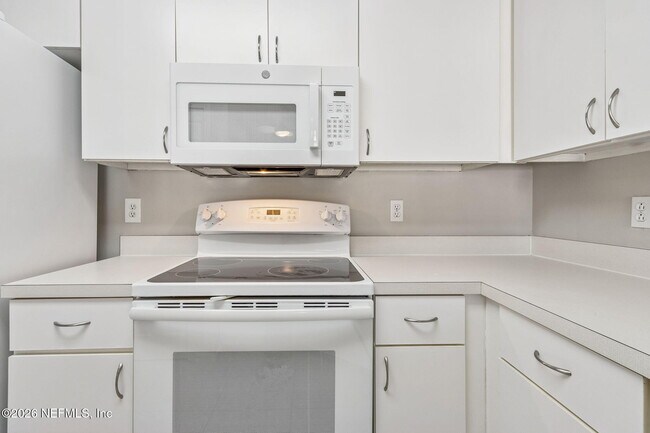 Building Photo - 800 Ironwood Dr