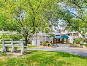Building Photo - Available Now 2 Bedroom 1 Bath Condo in Fridley