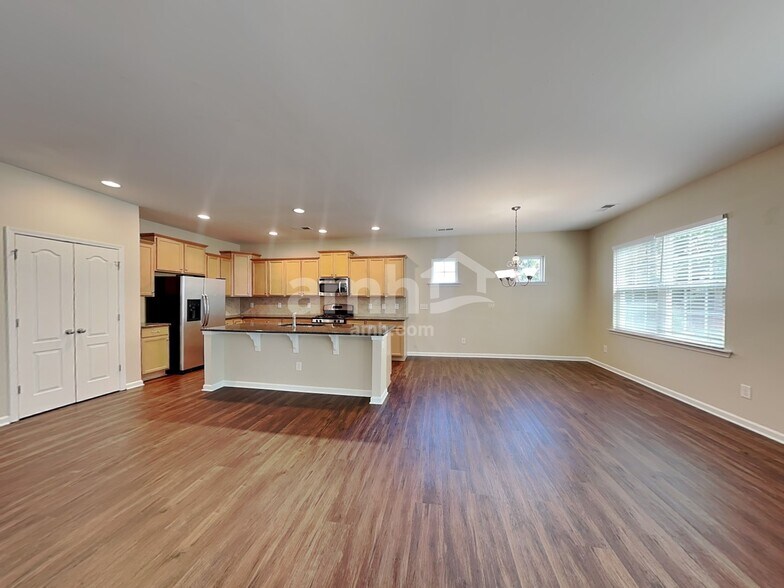 Building Photo - 1613 Deer Meadows Dr