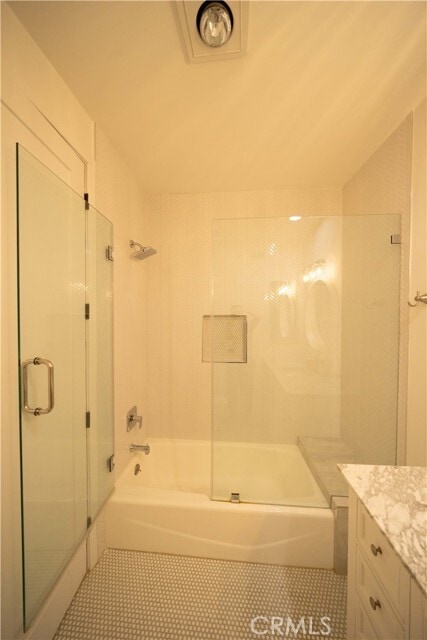 Building Photo - 17437 Oak Creek Ct