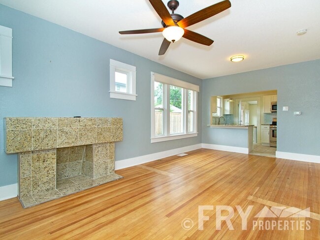 Building Photo - Classic bungalow with modern finishes in burgeoning Regis neighborhood.