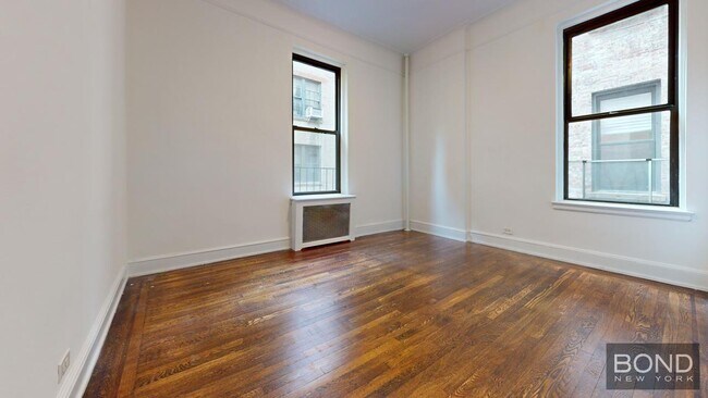Building Photo - 106 E 81st St