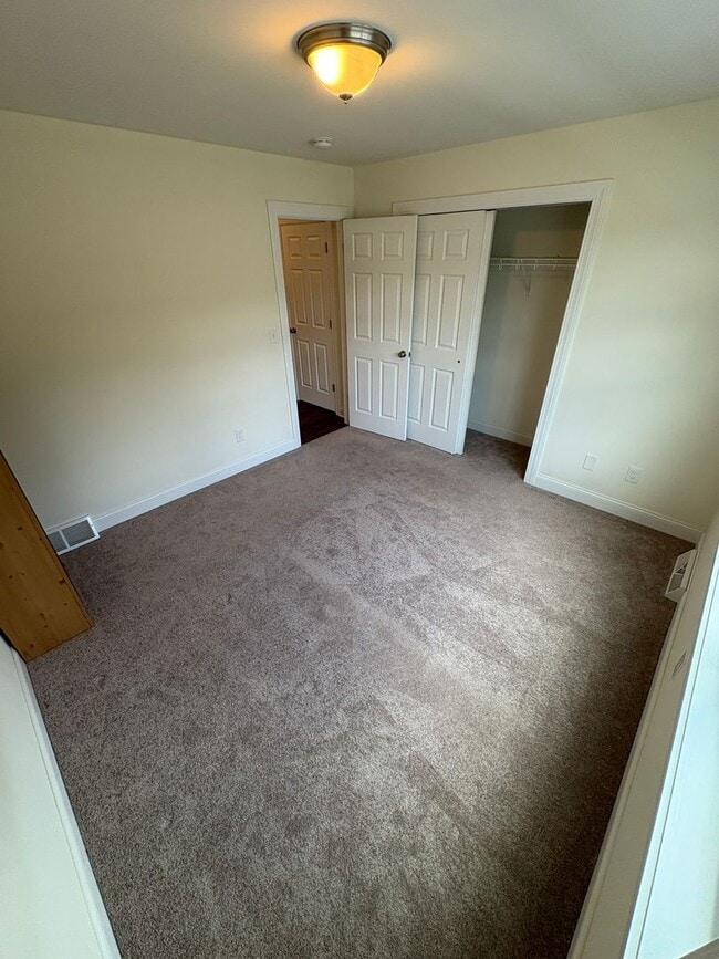 Building Photo - Charming 4 bedroom 3 bath in Ballston Lake #