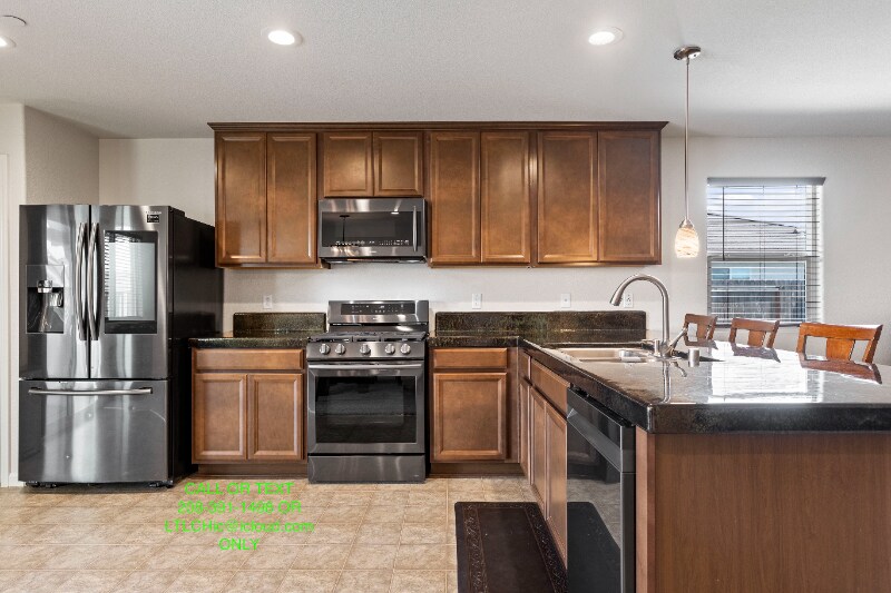 Building Photo - 1385 Deerwood St