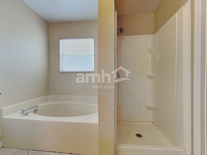 Building Photo - 1888 Vale Dr