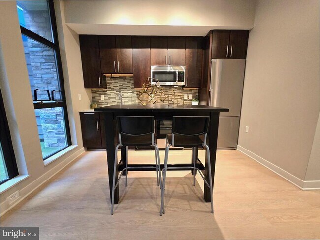 Building Photo - 1320 Fenwick Ln