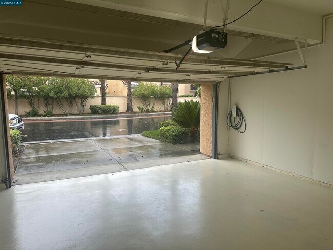 Building Photo - 120 Cortona Dr