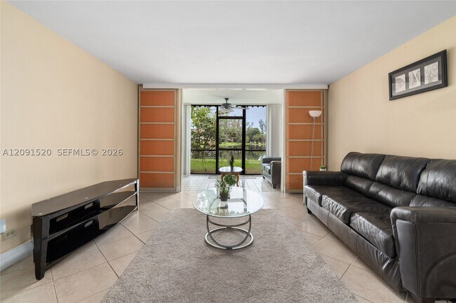Building Photo - 3710 Inverrary Dr