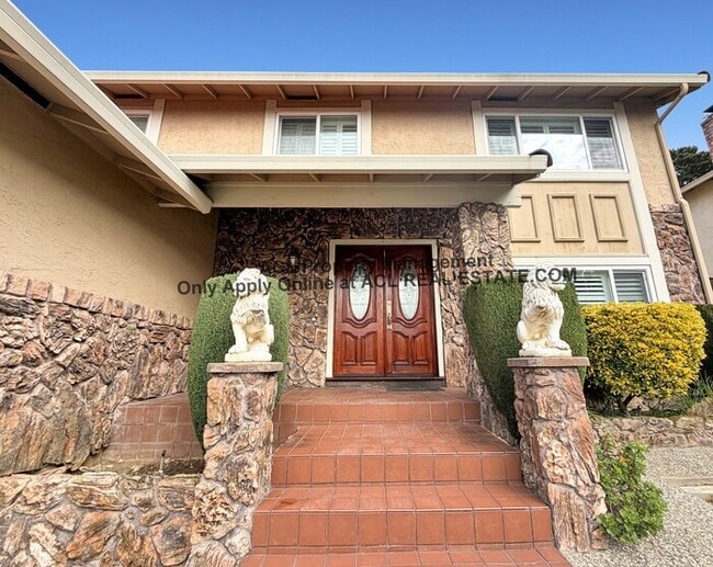 Building Photo - 4 Bedroom Home in Hayward Heights | Hayward Hills | Spacious Layout | Quiet Neighborhood