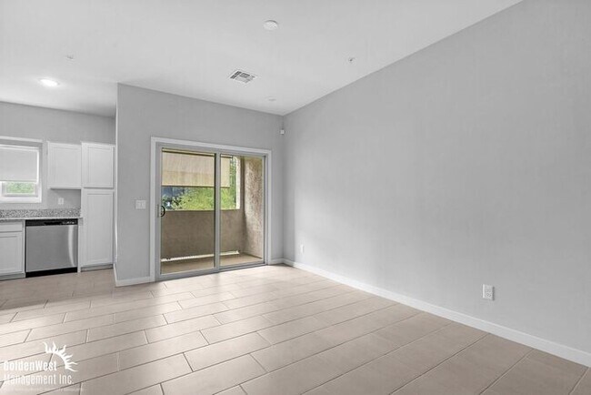 Building Photo - Modern 2Bdm 2.5Ba Home in Central Phoenix-MI Special!