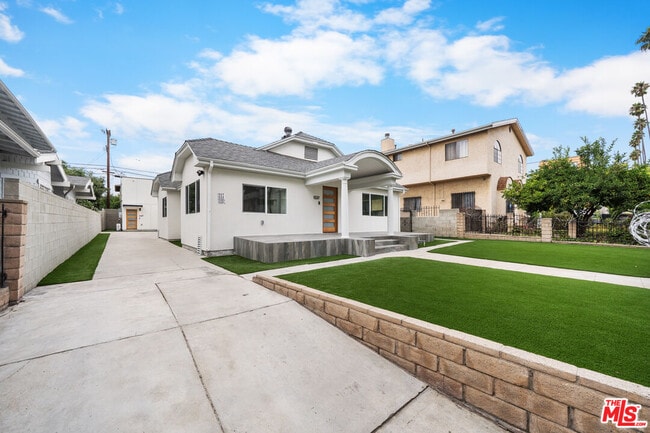 Building Photo - 1537 N Kingsley Dr