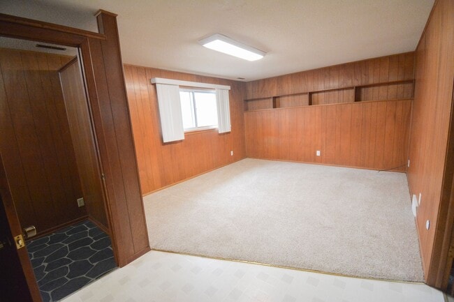 Building Photo - Absolutely pristine, unique multi-level floor plan