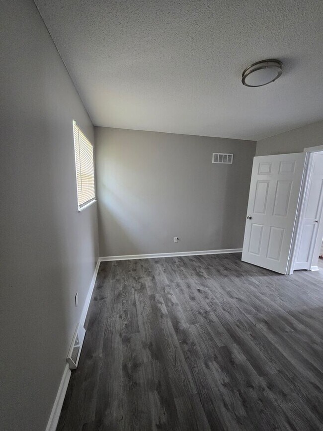 Building Photo - 1408 N 63rd Terrace