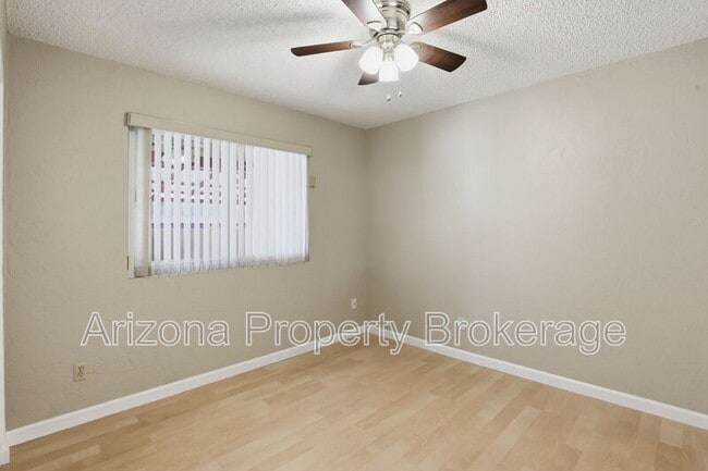 Building Photo - 2192 E Balboa Dr