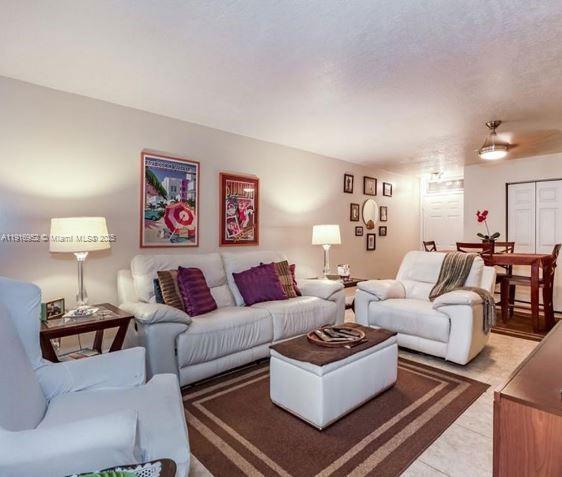 Building Photo - 212 Lake Pointe Dr